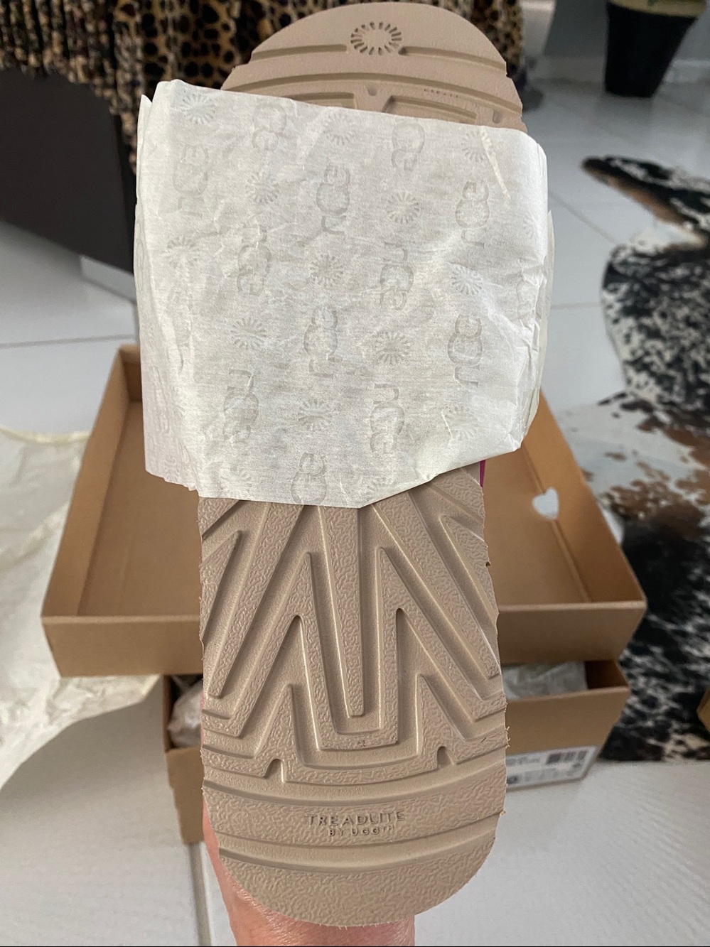 NIB UGG Fushia short MEILANI 2 bow boots. Suede /sheepskin. 10 - Picture 3 of 5